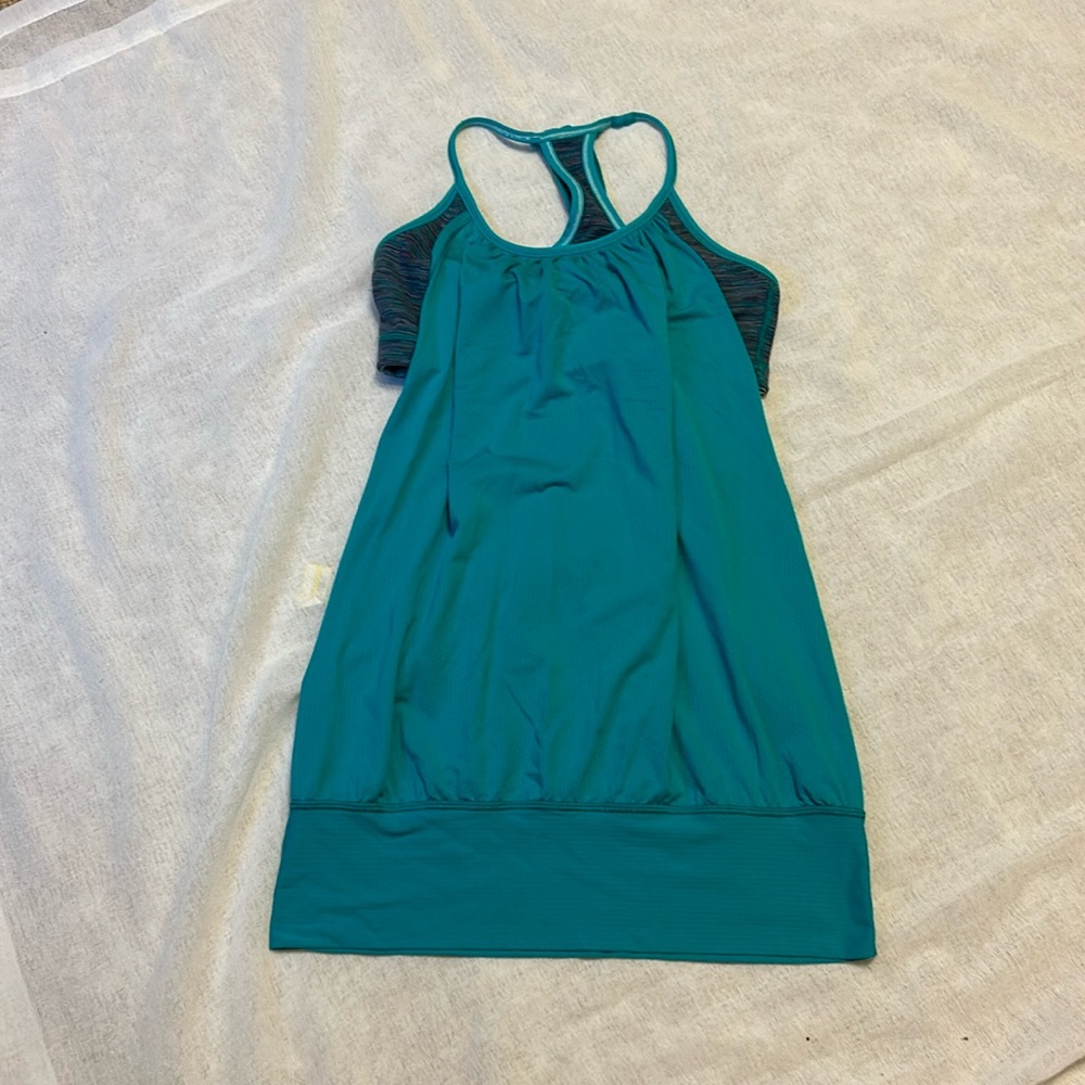 Lululemon no limits tank top with built in bra size 6